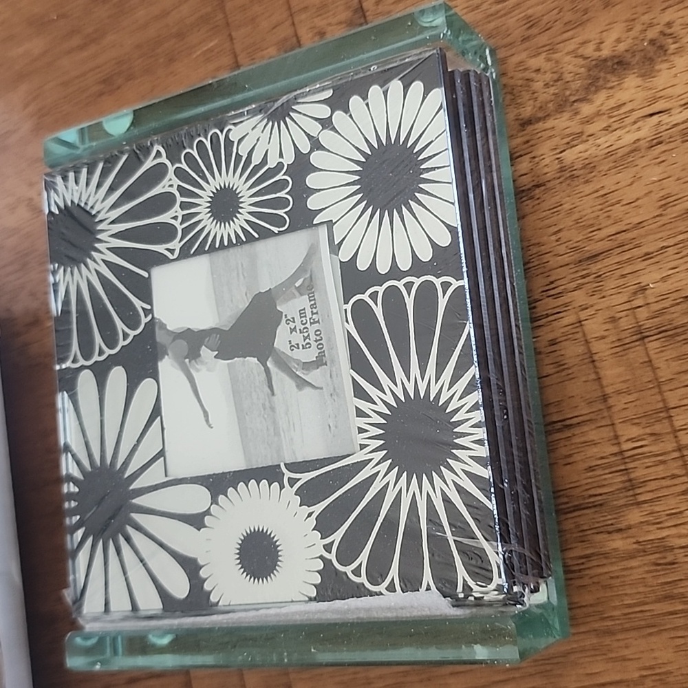 UMA 4 GLASS PHOTO COASTER SET WITH STAND NIB - Picture 6 of 7